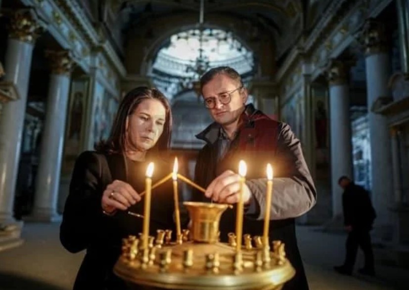 НА ДВЕГОДИШНИНАТА ОД ВОЈНАТА ВО УКРАИНА: Германската министерка за надворешни работи ја посети Одеса