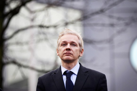 ОДЛУКА НА ВИСОКИОТ СУД ВО ЛОНДОН: Џулијан Асанж, oсновачот на Викиликс, може да поднесе жалба против екстрадицијата во САД