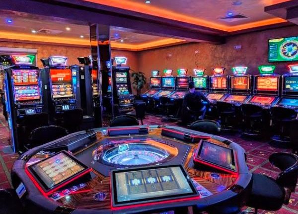 ИГРИ НА СРЕЌА: Обложувалниците и коцкарниците лани ќариле 800 милиони евра од граѓани во Македонија кои си ја пробале среќата