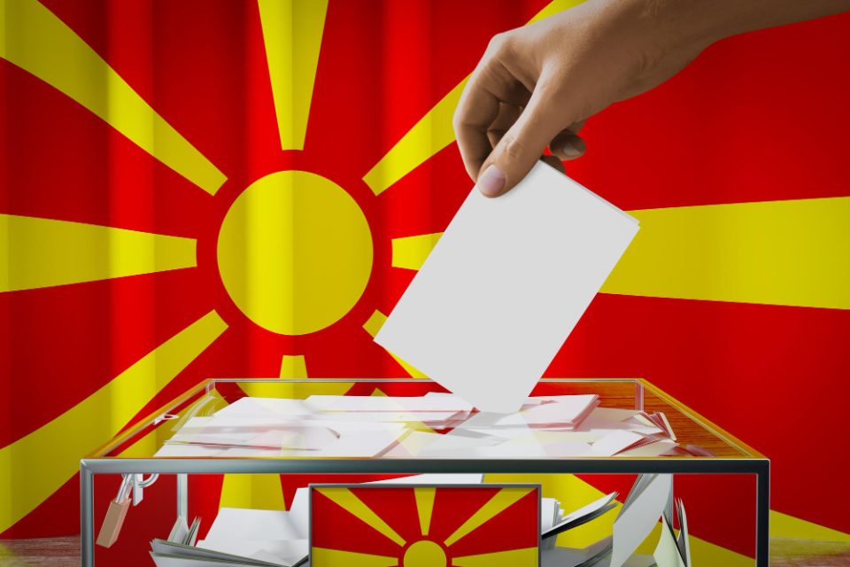 Според февруарските анкети, ВМРО-ДПМНЕ би освоила меѓу 53 и 56 пратеници