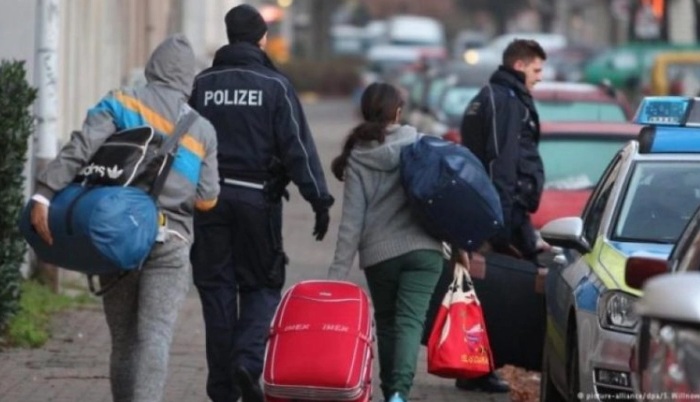 ЕУ ПРЕПЛАВЕНА ОД АЗИЛАНТИ: Бројот на барања за азил скокна на 1,14 милиони, што е најголем од нигрантската криза 2015 год.