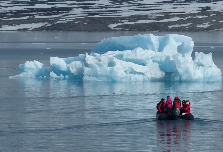 КЛИМАТСКИ ПРОМЕНИ: Трета година по ред се топи површината на морето под мраз околу Антарктикот, најниско ниво имало лани
