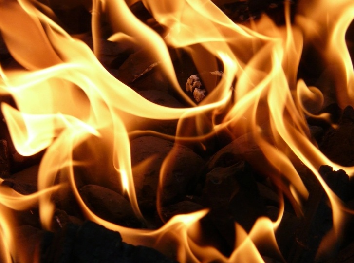 ТРАГИЧEН ПОЖАР ВО ЦРНА ГОРА: Четири лица загинаа во огнот што избувна во монтажни бараки во населбата Волујица кај Бар