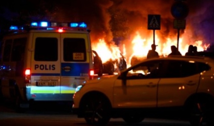 НАСИЛСТВО НА БАНДИ ВО ШВЕДСКА: Четири ноќи по ред експлозии од подметнати бомби во Стокхолм, по затишјето од три месеци