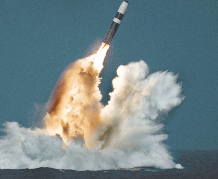 НЕУСПЕШЕН ТЕСТ: Проектилот од нуклеарниот ракетен систем Тридент на В. Британија падна во морето во близина на подморницата