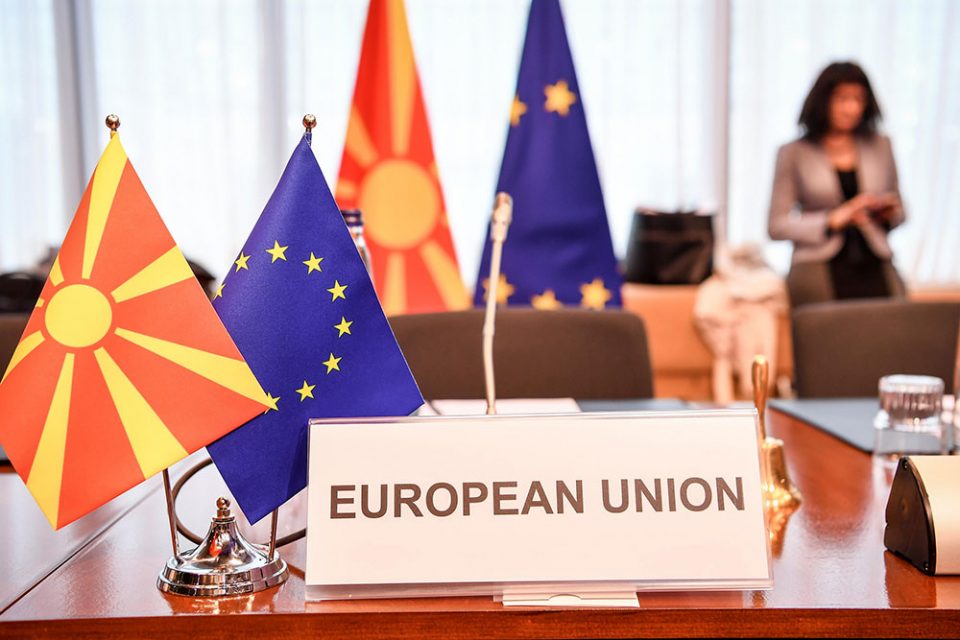 Во поглавјата за преговори на Македонија со ЕУ исчезна делот за македонски јазик и за учество во институциите на Унијата