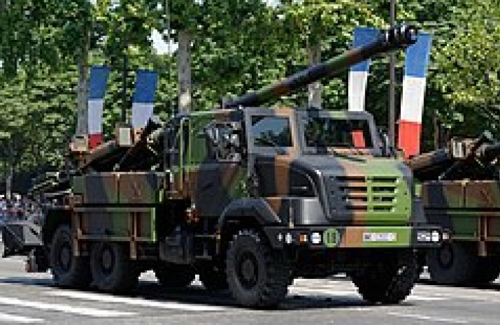 ЛЕКОРНУ: Франција во Украина ќе испорача 78 хаубици и си постави цел годинава на Киев да му даде уште 80.000 топовски гранати