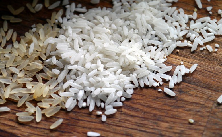 ЗА ЕДНИ ТРУДОТ ЗА ДРУГИ СУТЛИЈАШОТ: Оризот од земјоделците се откупува по 35 денари, а во маркетите 1 кг се продава над 100