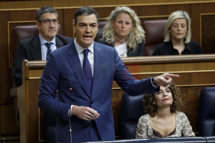 Шпанскиот премиер и лидерот на опозицијата се судрија околу истраги за корупција