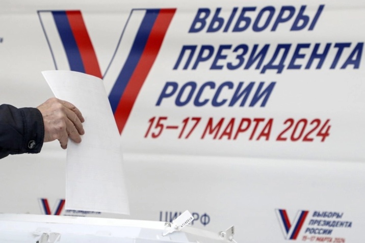 ПРЕТСЕДАТЕЛСКИ ИЗБОРИ ВО РУСИЈА: Путин, кој е еден од четворицата кандидати, гласаше онлајн, гласањето трае до утревечер