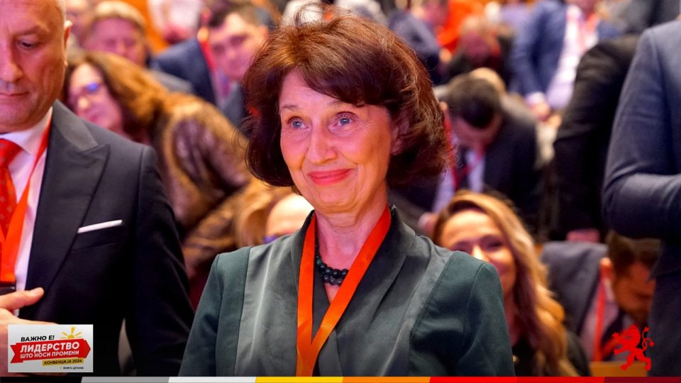 Силјановска–Давкова со огромно мнозинство од 444 гласа е избрана за кандидат на ВМРО-ДПМНЕ за претседател