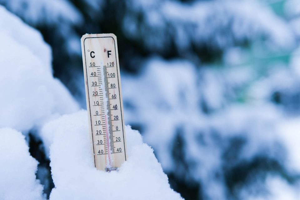 ЕКСТРЕМНА ЗИМА ВО АВГАНИСТАН: Најмалку 60 луѓе загинаа поради ниските температури, а од снегот се уништени повеќе од 1.600 куќи