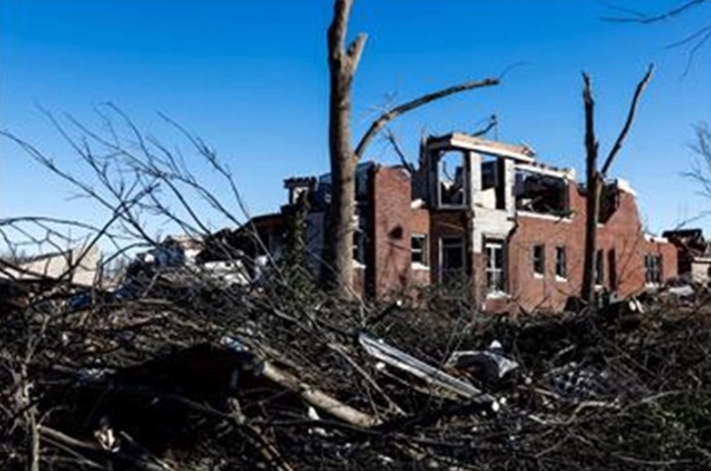 ТОРНАДО ВО САД: 39 лица се повредени, од кои неколку потешко, а повеќе куќи се оштетени и уништени во Индијана, Охајо и Арканзас