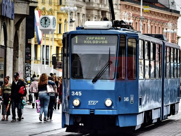 МЕРКА НА ХРВАТСКАТА МЕТРОПОЛА: Од 1 јуни бесплатен градски превоз во Загреб за постарите од 65 години