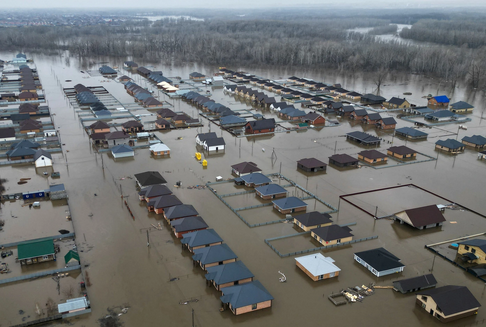 Катастрофални поплави во Русија, куќи под вода, илјадници евакуирани (ВИДЕО)