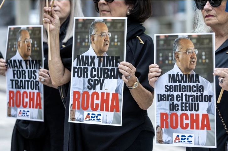 ОСУДЕН ЕКС АМБАСАДОР ВО САД: Виктор Мануел Роша вчера доби 15 години затвор поради шпионирање во корист на Куба