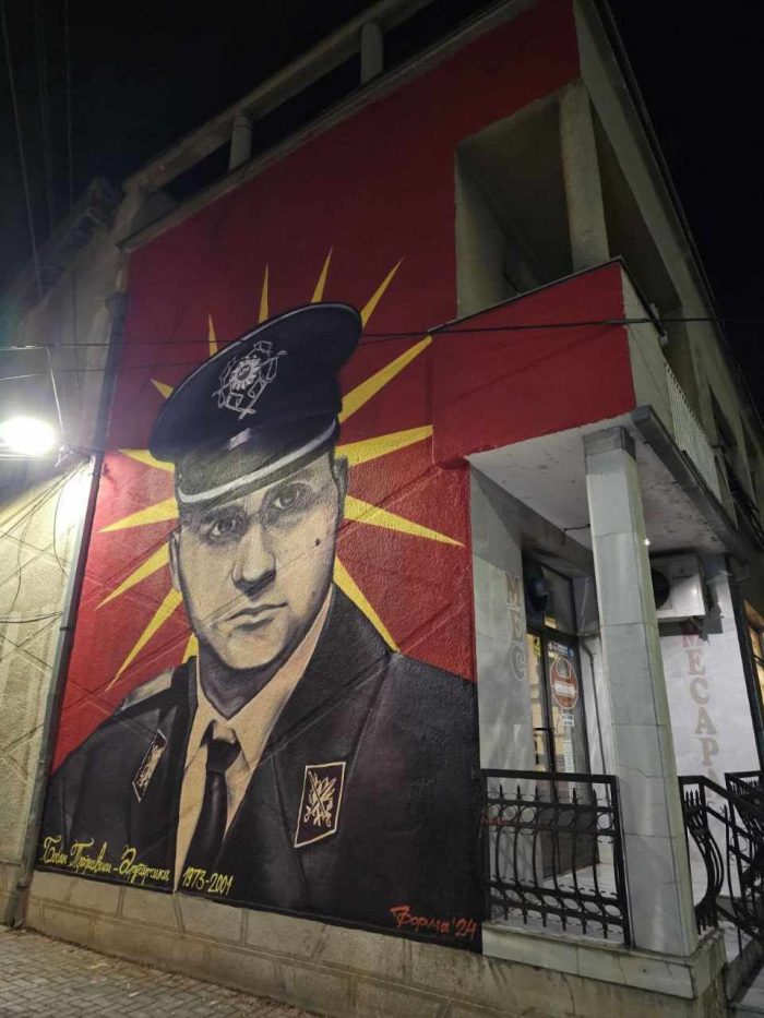 НА 23 ГОДИШНИНАТА ОД ВЕЈЦЕ: Мурал во Куманово со ликот на бранителот Бобан Трајковски, кој загина за одбрана на Македонија