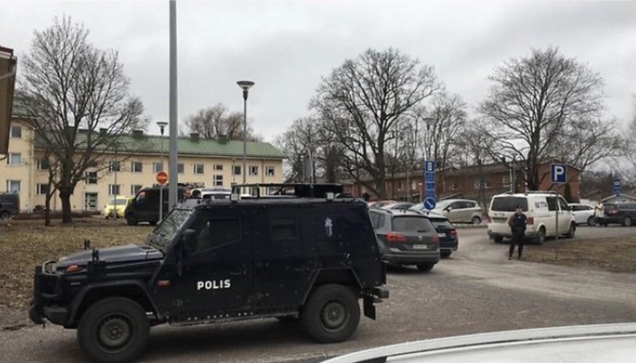ПУКАЊЕ ВО УЧИЛИШТЕ ВО ФИНСКА: Најмалку три деца се повредени во градот Вантаа, приведен е малолетникот кој пукал