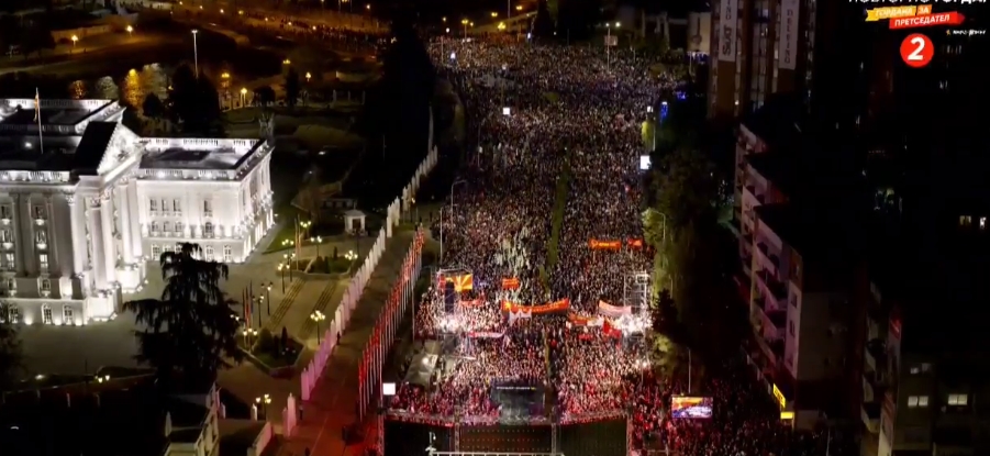 ПОЧНА ИЗБОРНАТА КАМПАЊА: Над 60.000 луѓе на митингот пред Владата е силна порака од народот за промени во Македонија