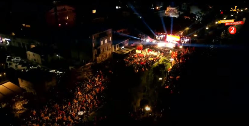 ТРАДИЦИОНАЛНО: ВМРО-ДПМНЕ ја започна кампањата за парламентарните избори од Охрид, присутни илјадници граѓани