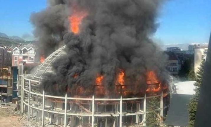 АРСОВСКИ: Не изгоре Универзалната сала, туку изгоре само материјалот што го демонтиравме и требаше да биде исфрлен од таму