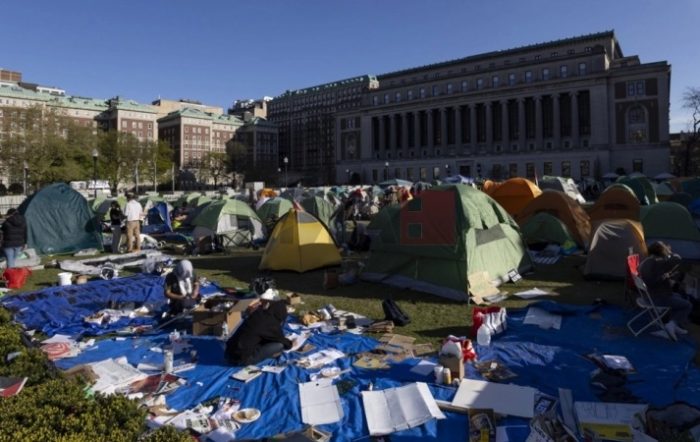 САД: Универзитетот Колумбија почна да брка од настава пропалестински активисти кои одбиле да ги соберат шаторите во кампот