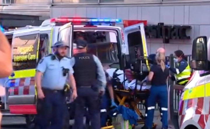 НАЧАЛНИК НА АВСТРАЛИСКАТА ПОЛИЦИЈА: Со нож во трговски центар во Сиднеј се убиени 5 лица, напаѓачот е застрелан од полицијата