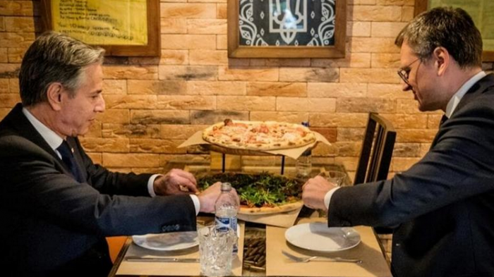 Блинкен и Кулеба во Киев разговараа во пицерија