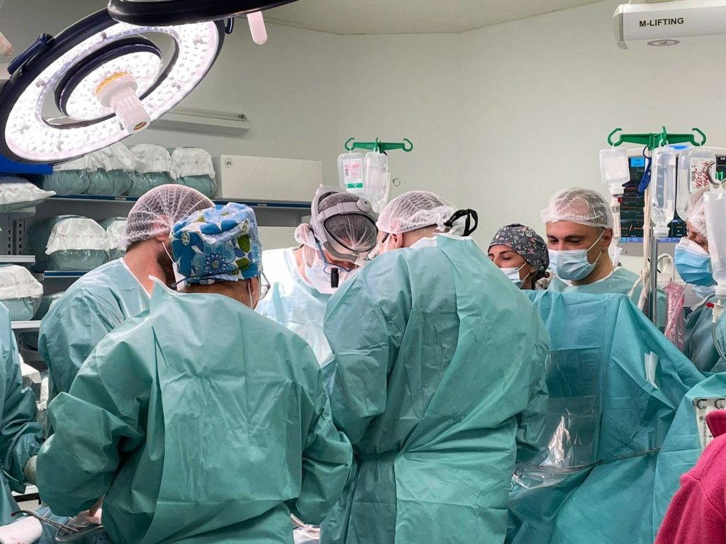 Министерот Демири на маса доби извештај за зголемување на смртноста на Клиниката за кардиохирургија