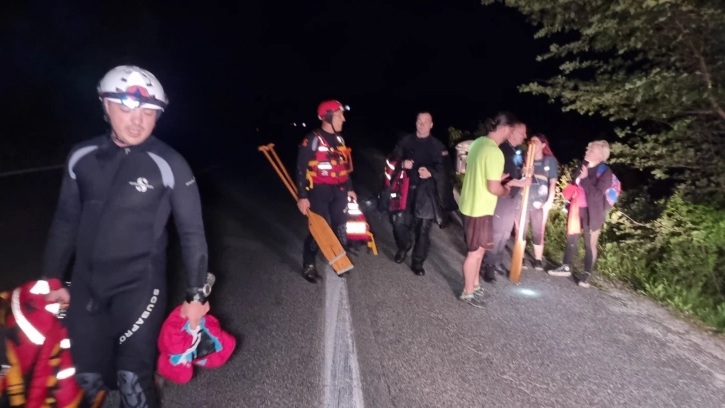 ДРАМА СО СРЕЌЕН КРАЈ: Ноќеска на опасен терен во клисурата на Пчиња се пронајдени залутаните две жени, маж и 7-годишно дете