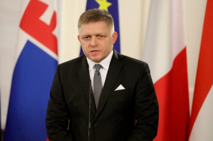 Словачкиот премиер е погоден во градите и стомакот и е во тешка животозагрозувачка состојба