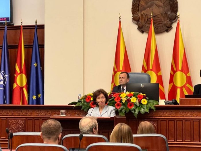 СВЕЧЕНА ЗАКЛЕТВА: Грчката амбасадорка Филипиду ја напушти седницата бидејќи Силјановска го користеше името Македонија