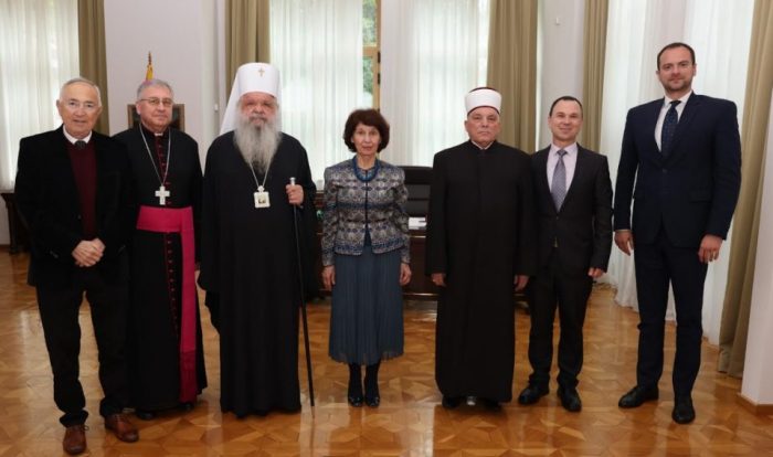 ВИЛА ВОДНО: Поглаварите на верските заедници и нивни претставници на средба кај претседателката Силјановска Давкова