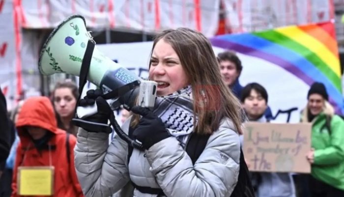 ШВЕДСКА ЈА КАЗНИ ГРЕТА ТУНБЕРГ: 21-годишната климатска активистка е казнета 512 евра поради протести во Стокхолм