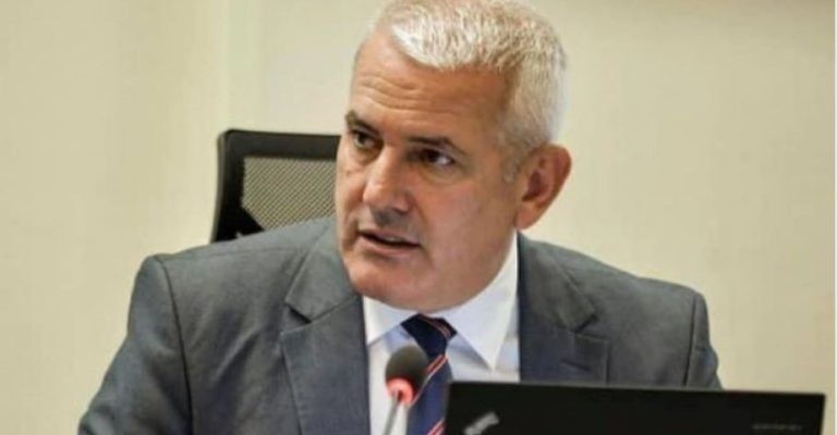 МИНИСТЕРОТ ЗА ВНАТРЕШНИ РАБОТИ НА КОСОВО: Ако Вучиќ дојде на Косово без да се најави ќе биде уапсен