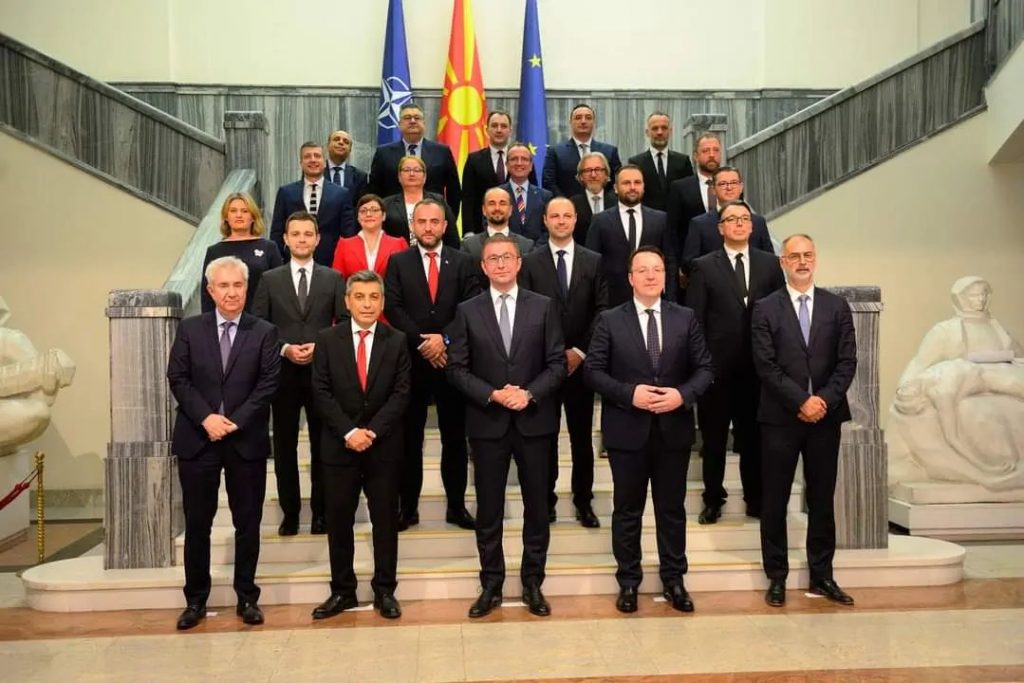 БИОГРАФИИ НА СИТЕ МИНИСТРИ ВО НОВАТА ВЛАДА: 15 се од коалицијата на ВМРО-ДПМНЕ, 6 од коалицијата Вреди и двајца од ЗНАМ