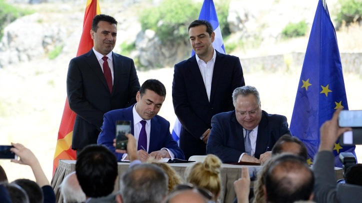 ШЕСТ ГОДИНИ ПОТОА: Заев и Ципрас и го сменија името на Република Македонија, отворија пат во НАТО, но не и во ЕУ