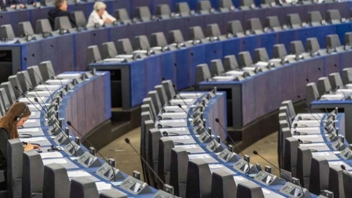 ПЛАТИ ЗА ИЗБРАНИТЕ ВО ЕУ: Сите пратеници во Европараламентот месечно со чиста плата од 7.854 евра, плус уште неколку илјади…