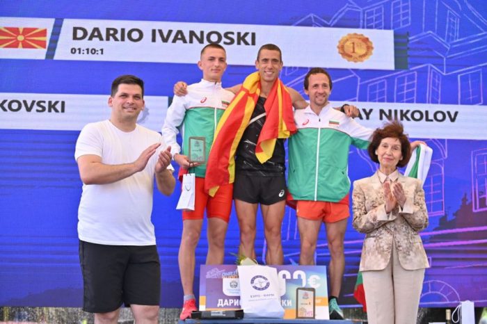 ПОЛУМАРАТОН ВО ОХРИД: Македонскиот атлетичар Дарио Ивановски прв на главната трка на 21 км со 1 час 10 минути и 1 секунда