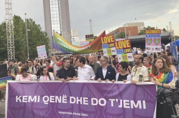 Геј парада на Косово, Курти на чело