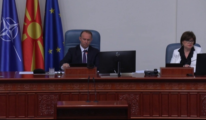 СОБРАНИЕ: Почна седницата за реформи на органите на државната управа, неофицијално „за“ законските измени и дел од СДСМ