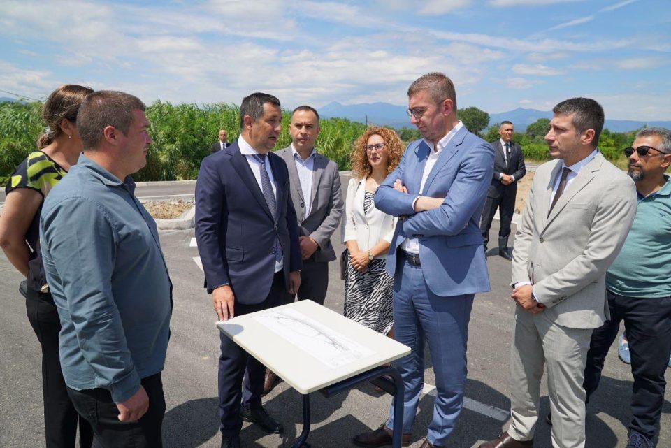 МИЦКОСКИ: Помина времeто на политичари со свиткана кичма, готови се да потпишат, но не и да го заштитат интересот на Македонците