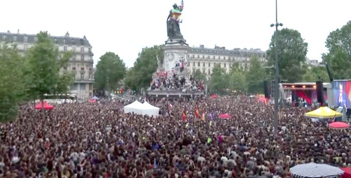 Протест во Париз со повик да не се гласа за Марин ле Пен