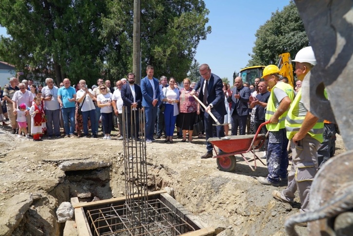 ПРВА ГРАДИНКА ПО 60 ГОДИНИ: Мицкоски, Лимани и Костовски ставија темелник на објектот за 200 деца во скопски Бутел 2