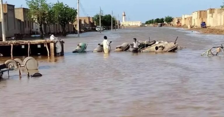 БРАНА СЕ УРНА ВО СУДАН: Загинаа најмалку 30 луѓе, меѓу 150 и 200 лица се водат за исчезнати, многу се спасиле искачувајќи се на ридовите