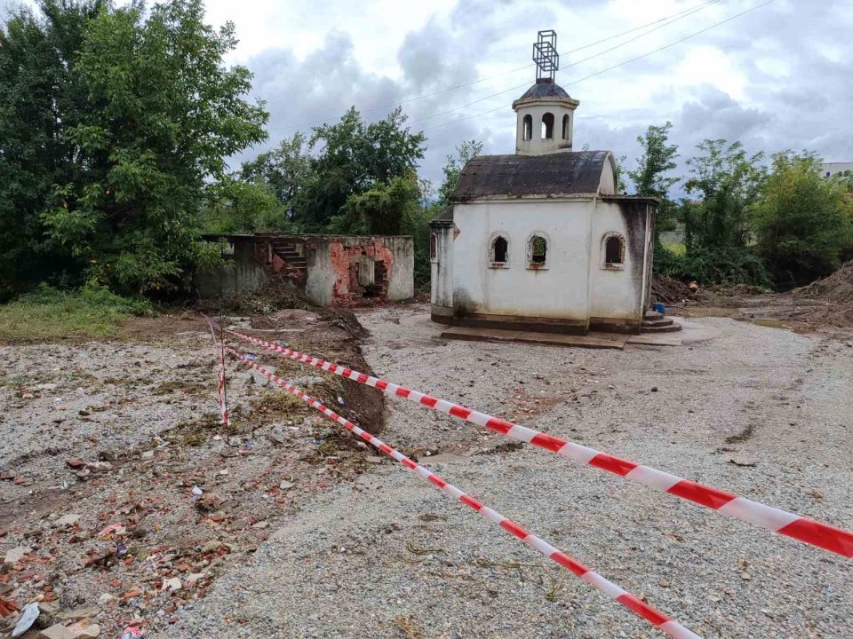 Пуштени приведените граѓани кои бараа средба со градоначалникот да им објасни зошто не можат да ја обноват црквата Света Петка