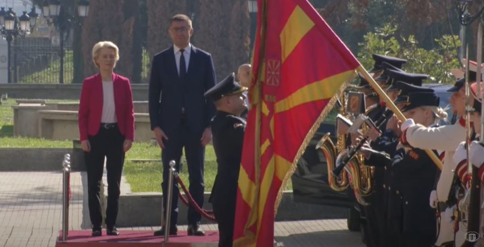 МИЦКОСКИ ЈА ПРЕЧЕКУВА ФОН ДЕР ЛАЈЕН: Се надевам ќе има испорака од ЕУ за барем малку да го зачуваме образот пред да влеземе во Унијата