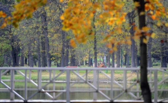 ВРЕМЕ: Променливо облачно со повремени врнежи од дожд особено во северните делови, температури од 5 до 17 степени