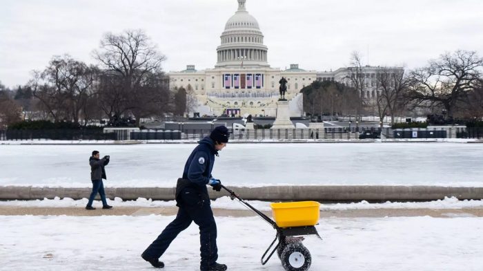 ЗИМСКА БУРА ВО САД: Затворени училишта, прекинат е јавниот превоз и откажани се авионски летови