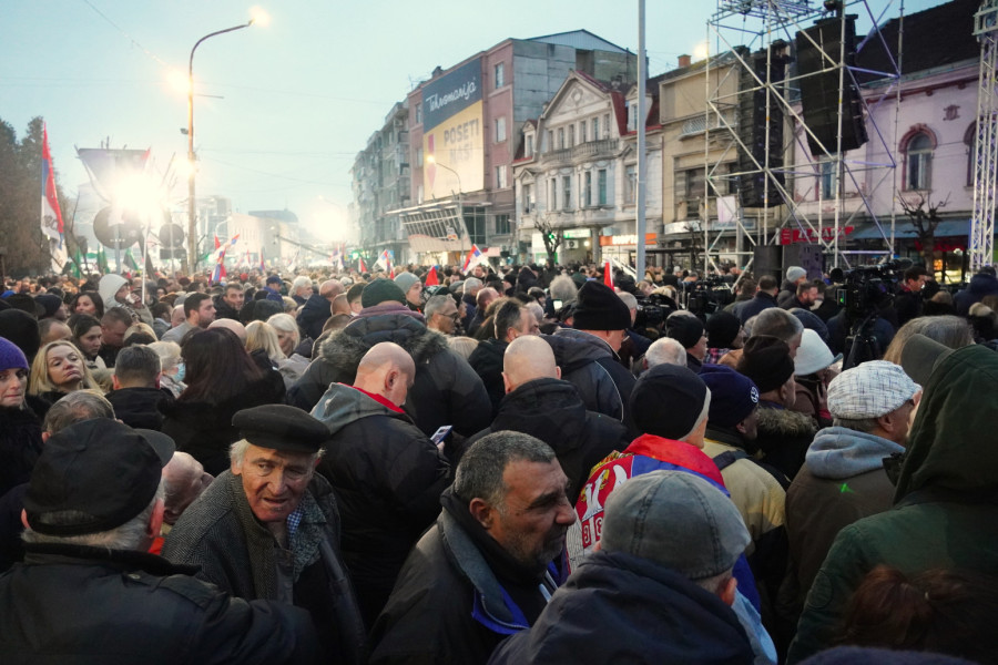 Контра протест во Јагодина, се очекува Вучиќ